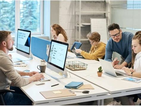 synonym for employee|employee's vs employees' grammar.